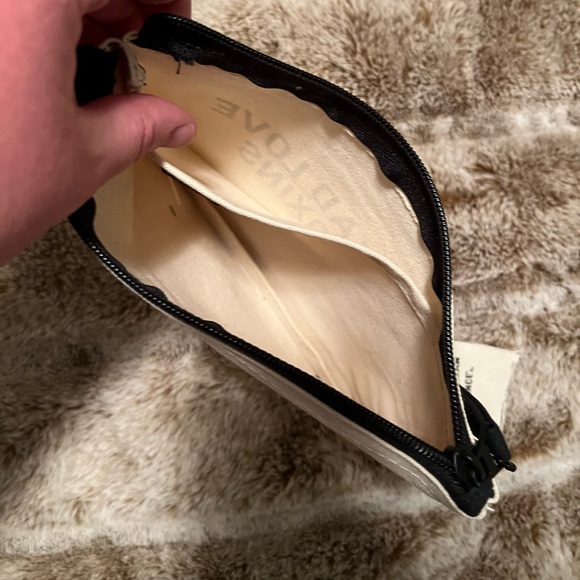 Biossance tan black zipper pouch with divider - Picture 2 of 2